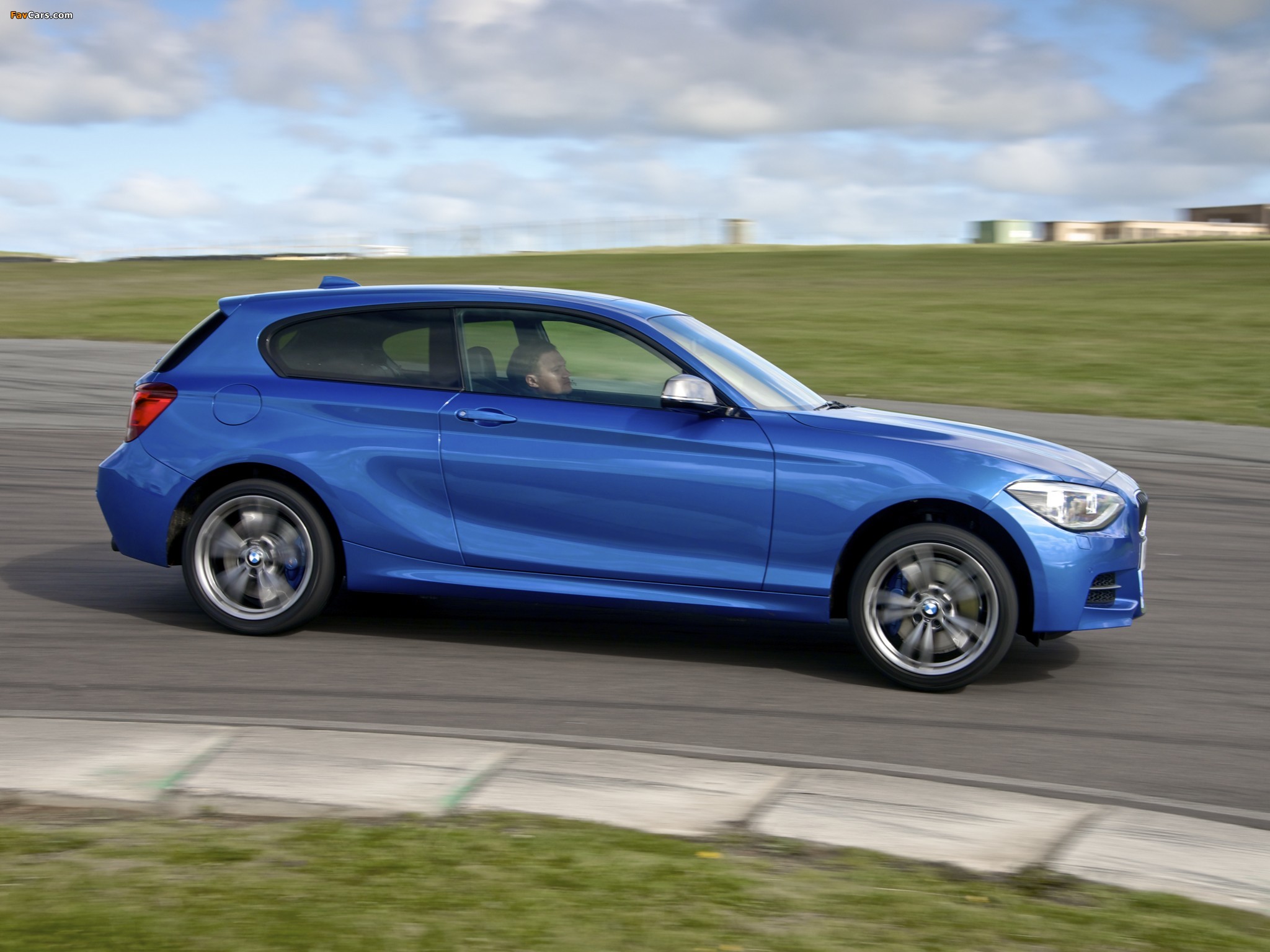 Images of BMW M135i 3-door UK-spec (F21) 2012 (2048 x 1536)