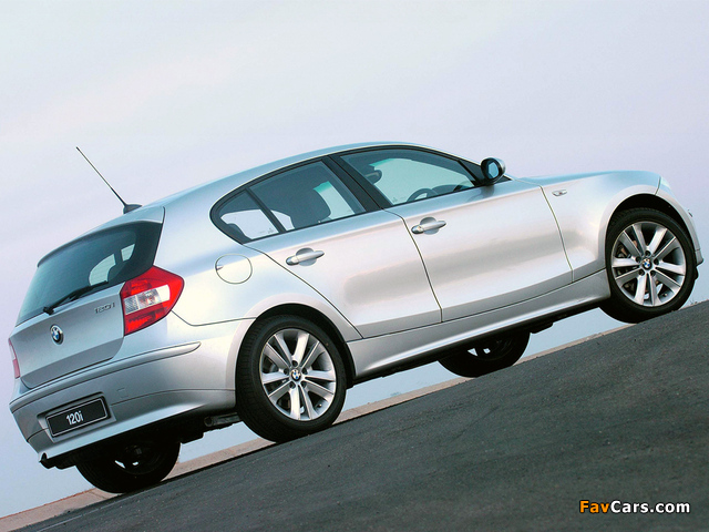 Images of BMW 120i 5-door ZA-spec (E87) 2004–06 (640 x 480)