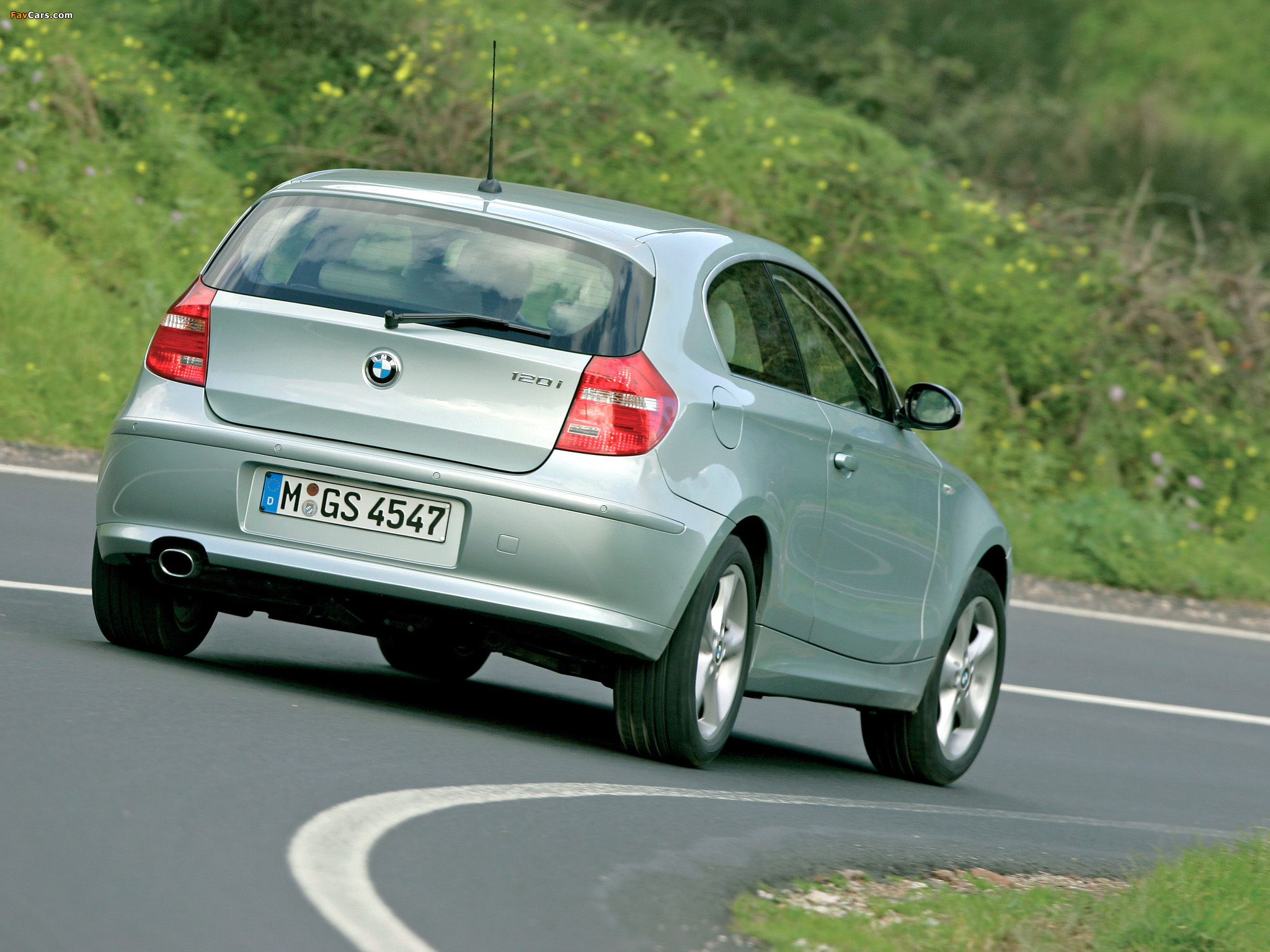 Photos of BMW 120i 3-door (E81) 2007–11 (2048 x 1536)