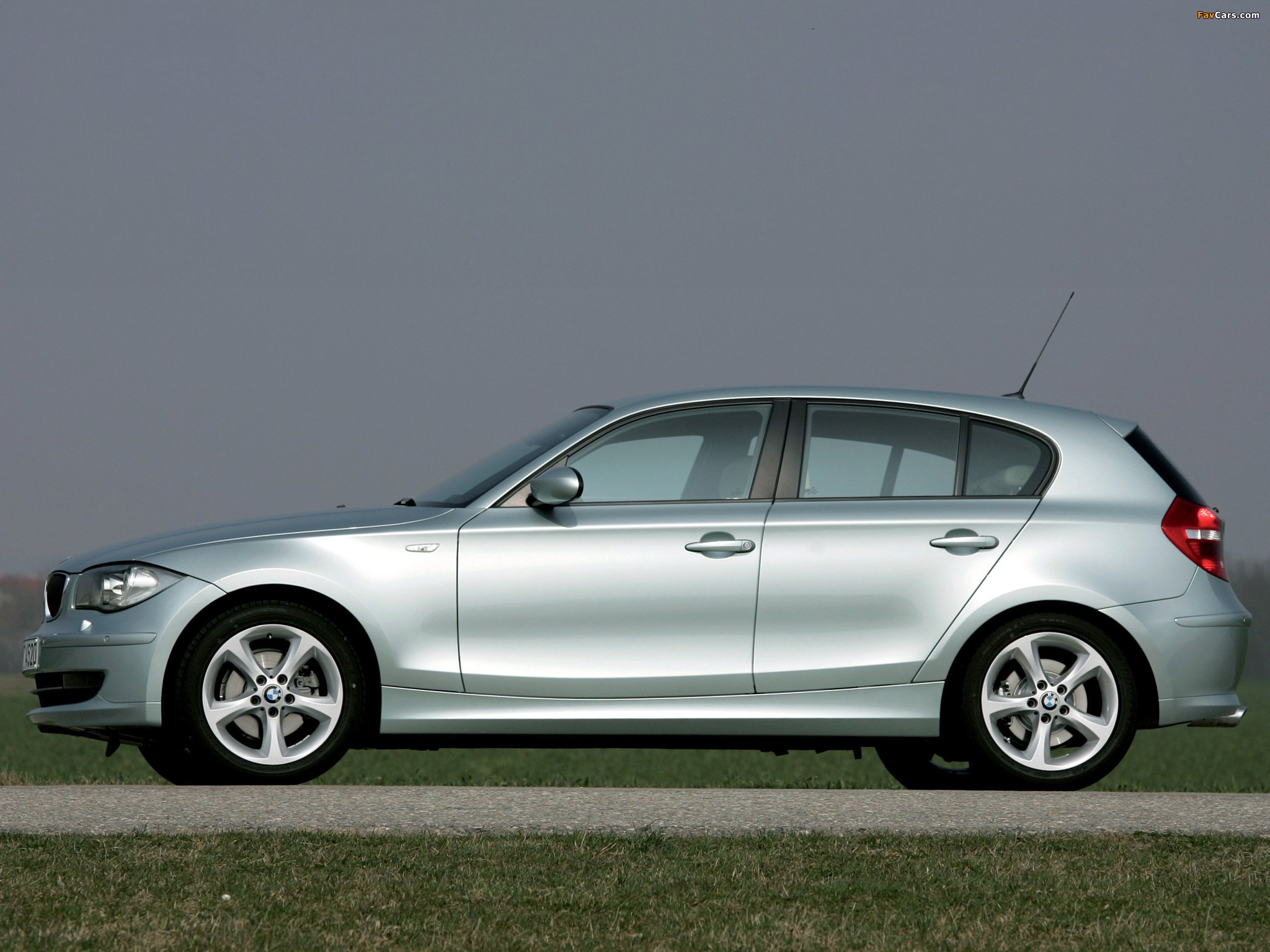 Photos of BMW 120d 5-door (E87) 2007–11 (2048 x 1536)