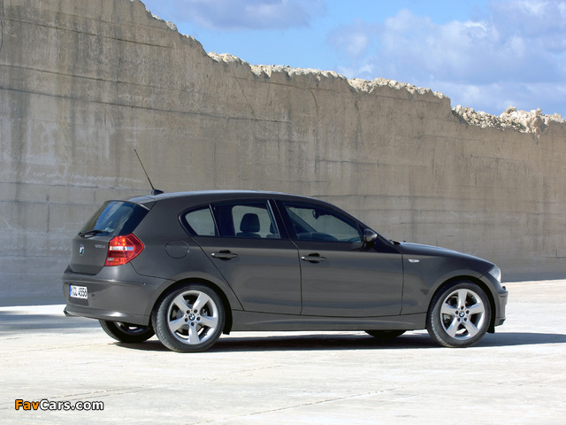 Photos of BMW 120d 5-door (E87) 2007–11 (640 x 480)