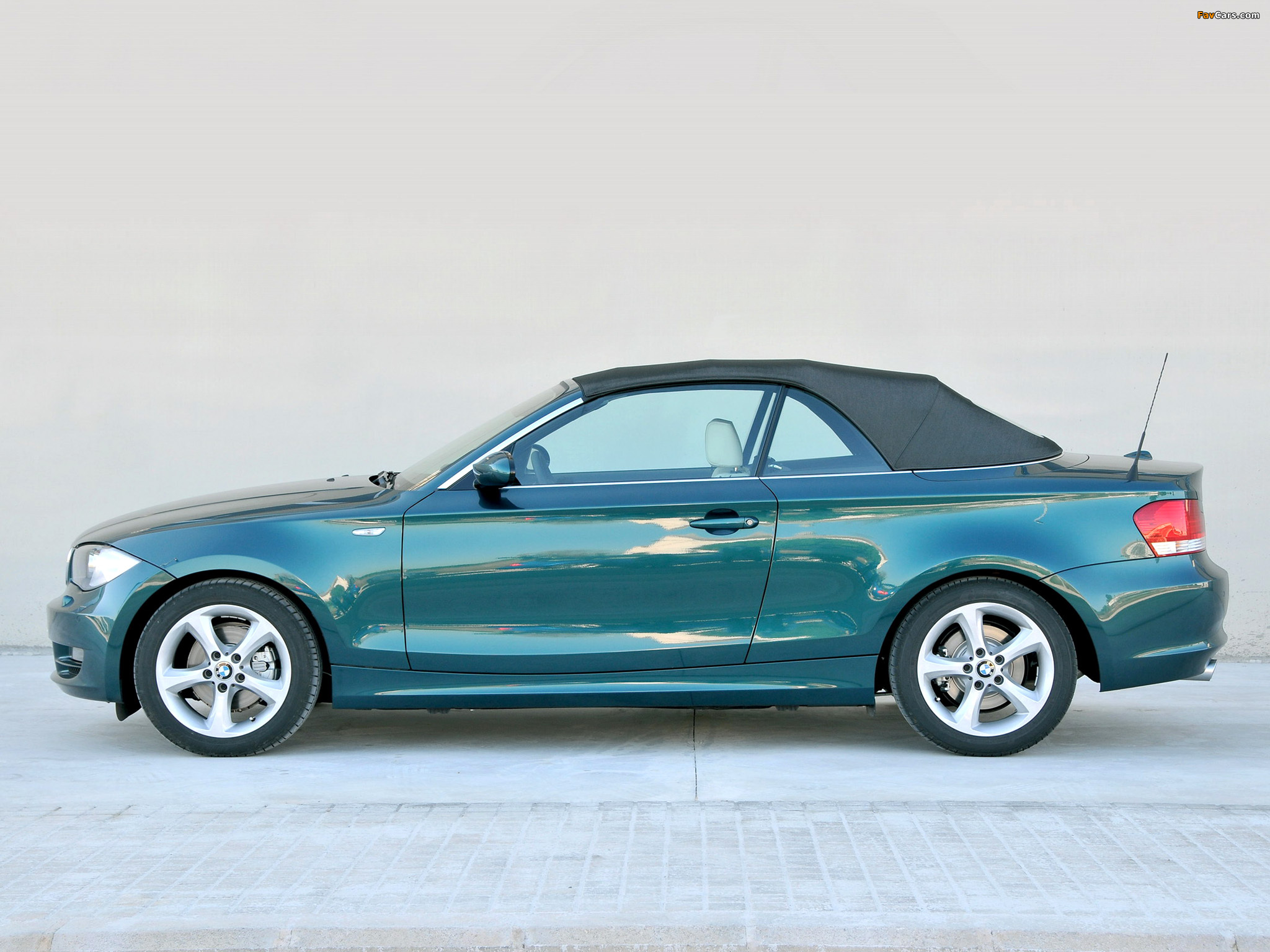 Photos of BMW 125i Cabrio (E88) 2008–10 (2048 x 1536)
