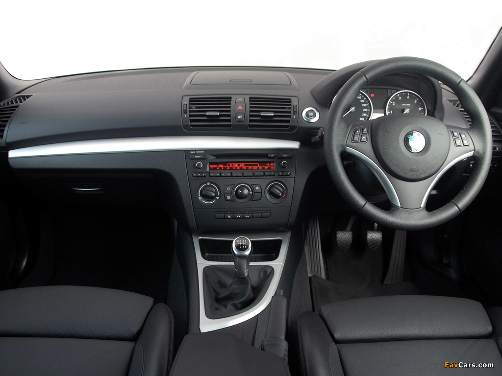 Photos of BMW 125i Cabrio ZA-spec (E88) 2008–10 (1024 x 768)