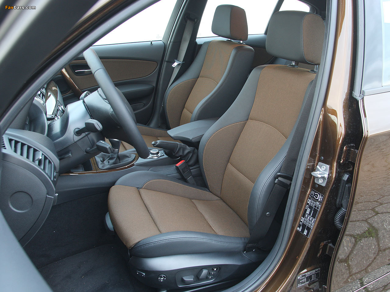 Photos of BMW 116d 5-door (E87) 2009–11 (1280 x 960)