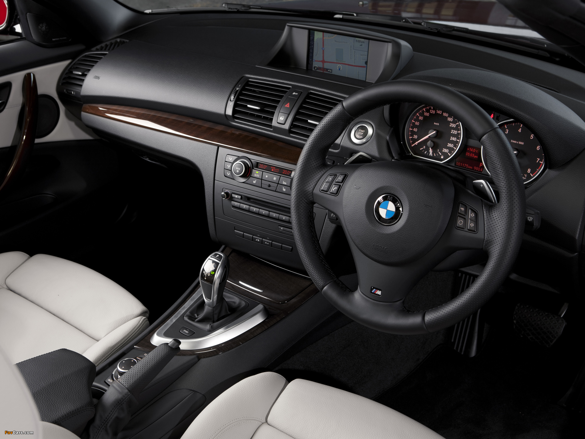 Photos of BMW 135i Cabrio AU-spec (E88) 2011 (2048 x 1536)