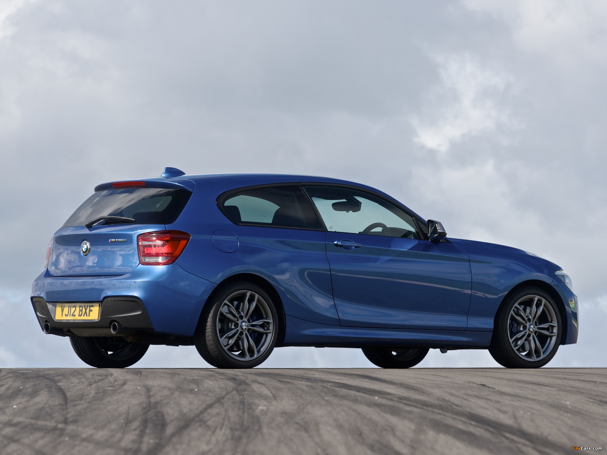 Photos of BMW M135i 3-door UK-spec (F21) 2012 (2048 x 1536)