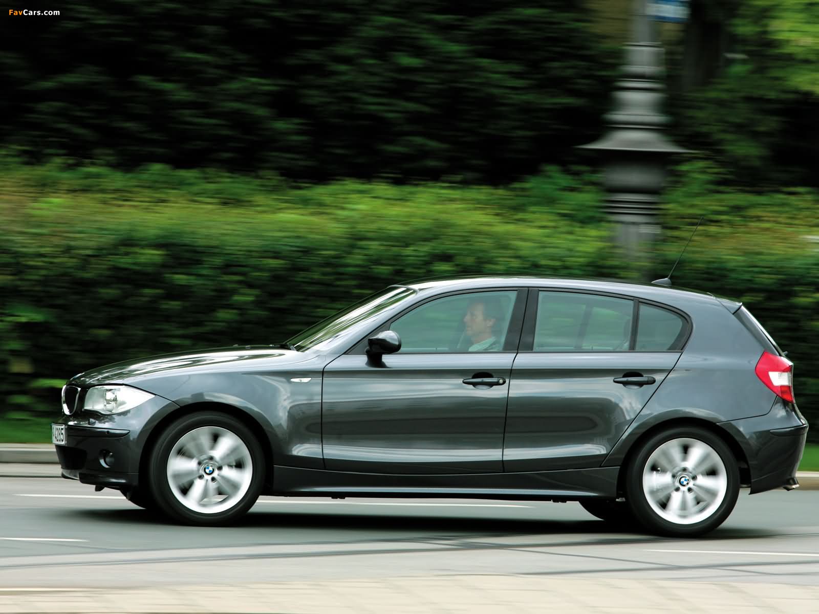 Pictures of BMW 118i 5-door (E87) 2004–06 (1600 x 1200)