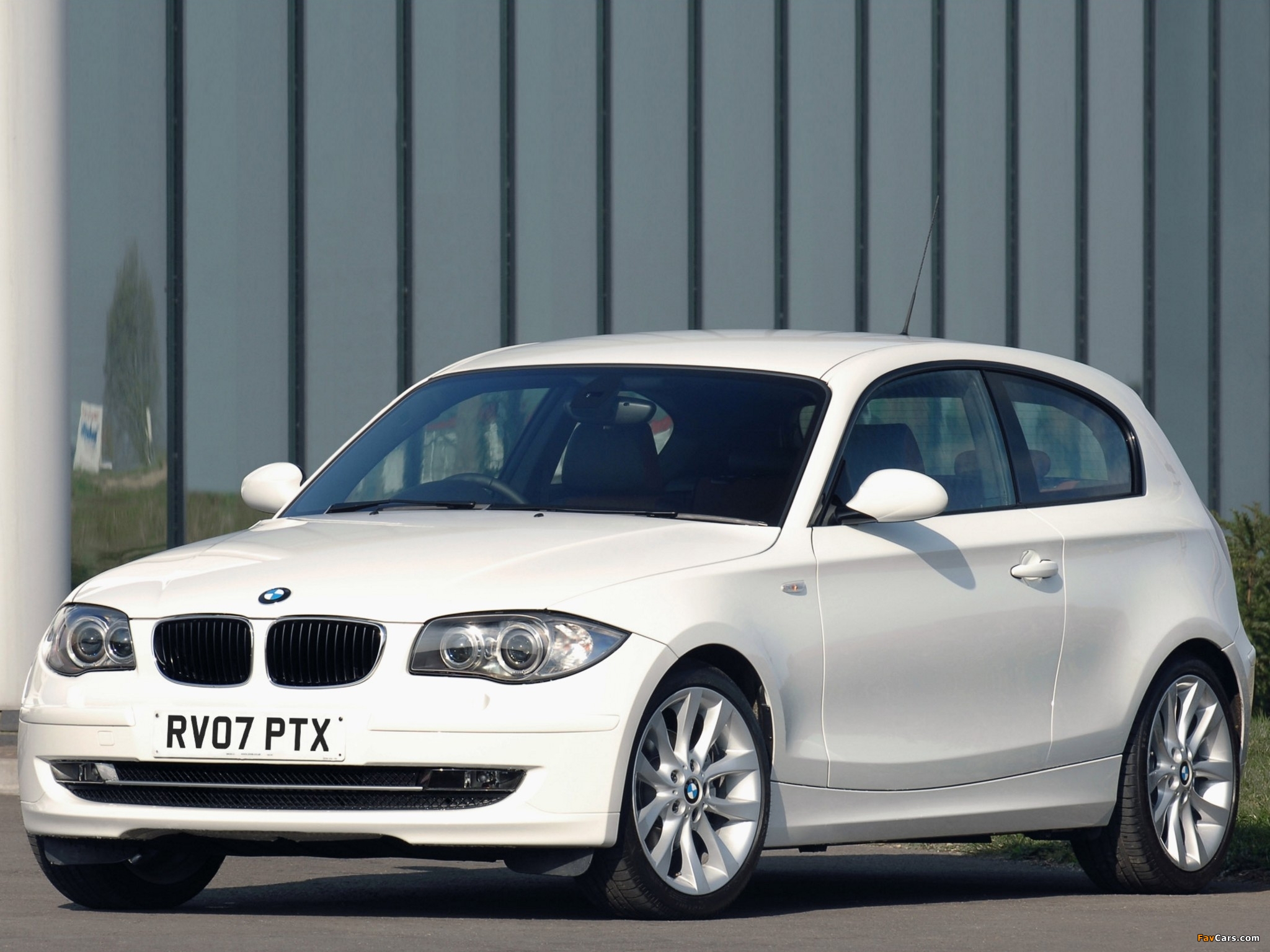 Pictures of BMW 120d 3-door UK-spec (E81) 2008–11 (2048 x 1536)