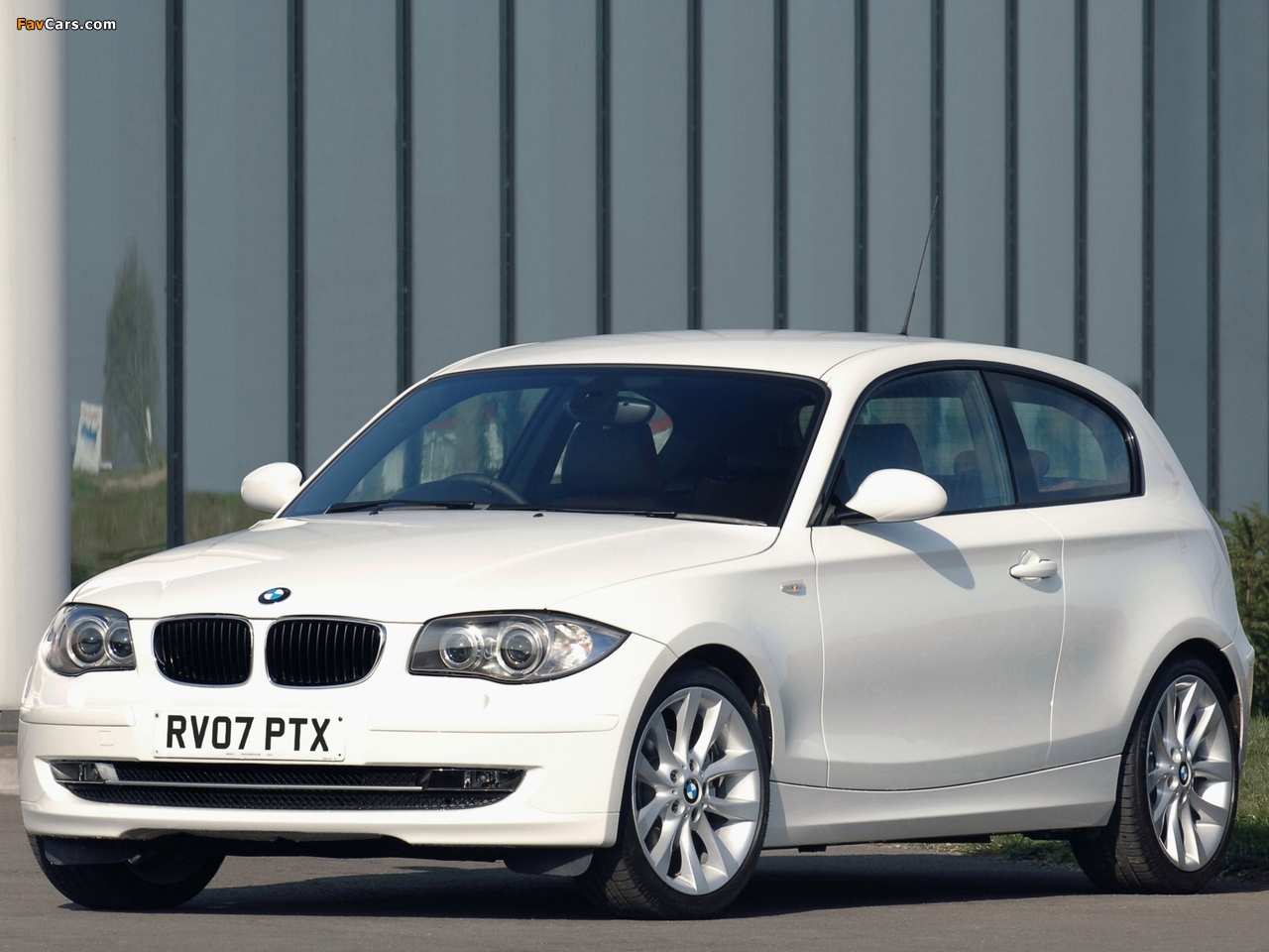 Pictures of BMW 120d 3-door UK-spec (E81) 2008–11 (1280 x 960)