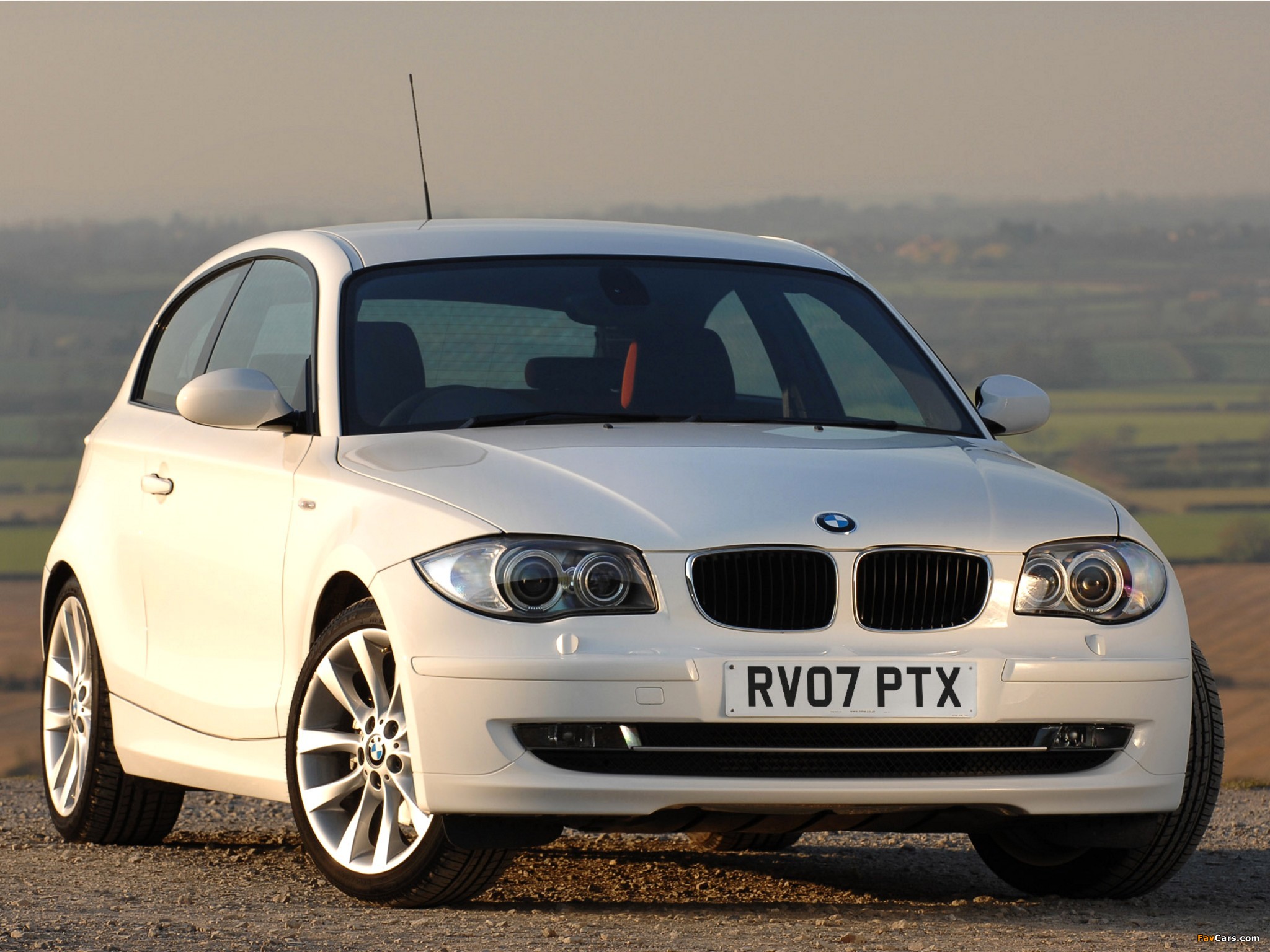 Pictures of BMW 120d 3-door UK-spec (E81) 2008–11 (2048 x 1536)