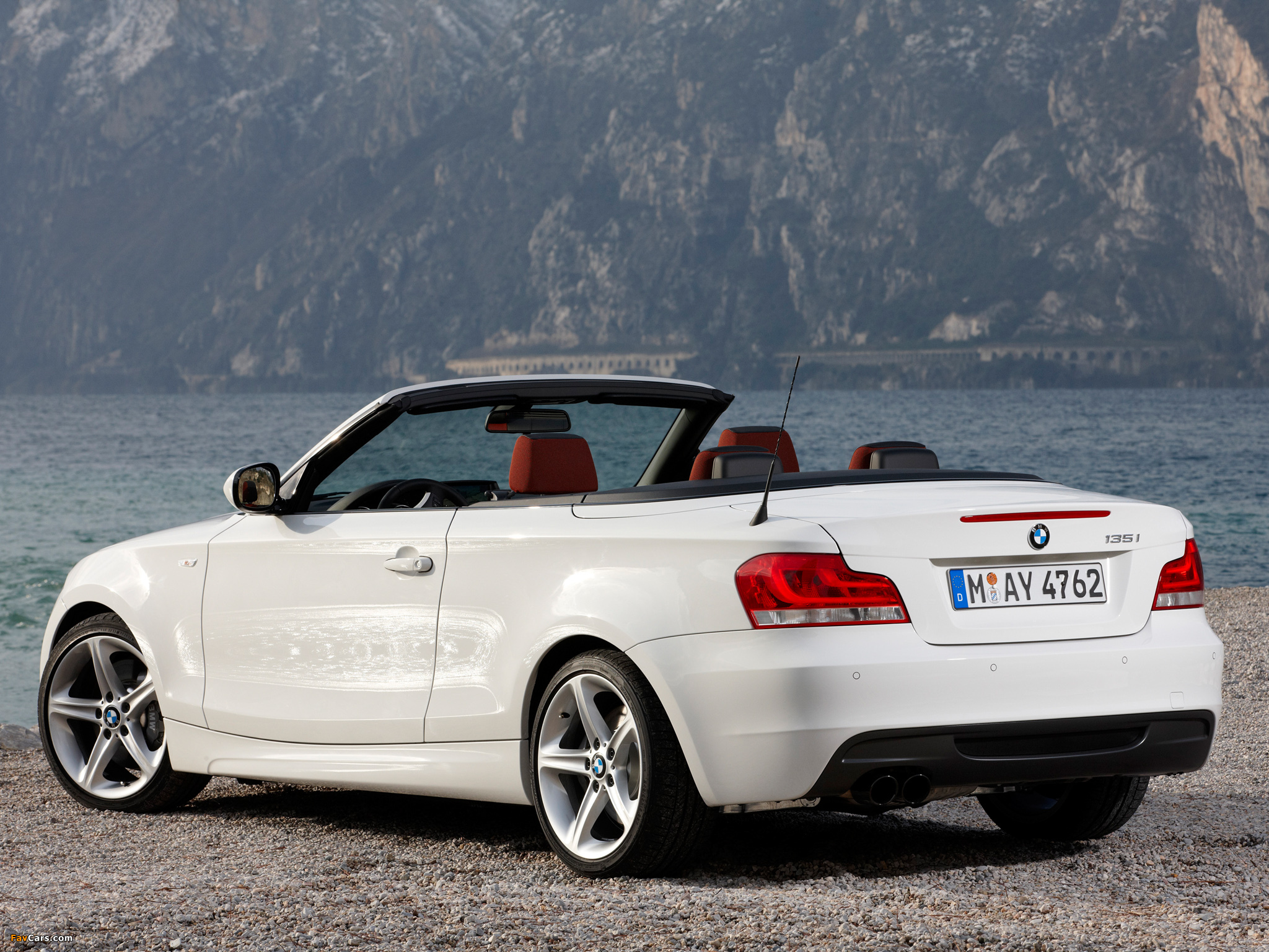 Pictures of BMW 135i Cabrio (E88) 2011 (2048 x 1536)