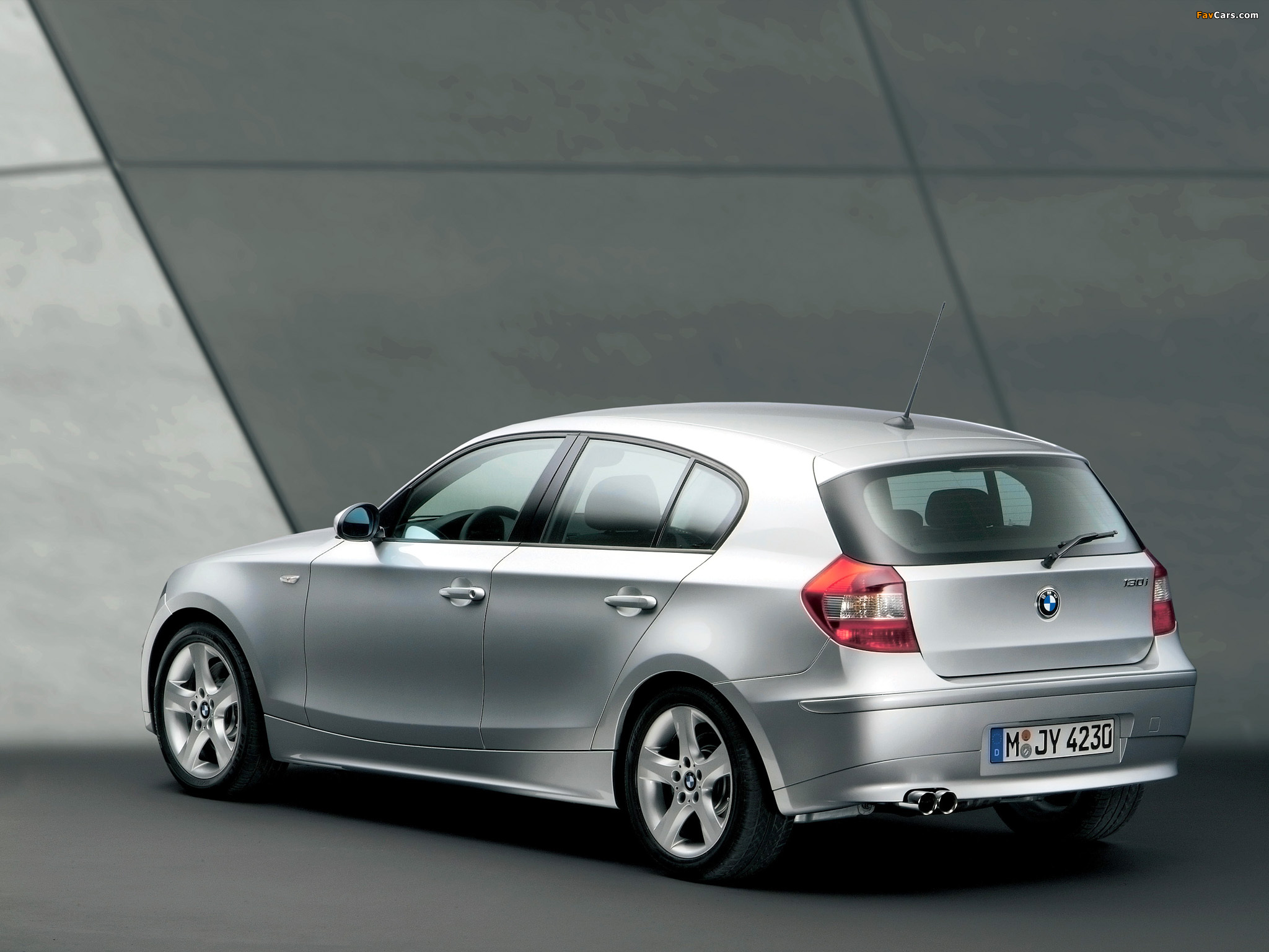 BMW 130i 5-door (E87) 2005–07 wallpapers (2048 x 1536)