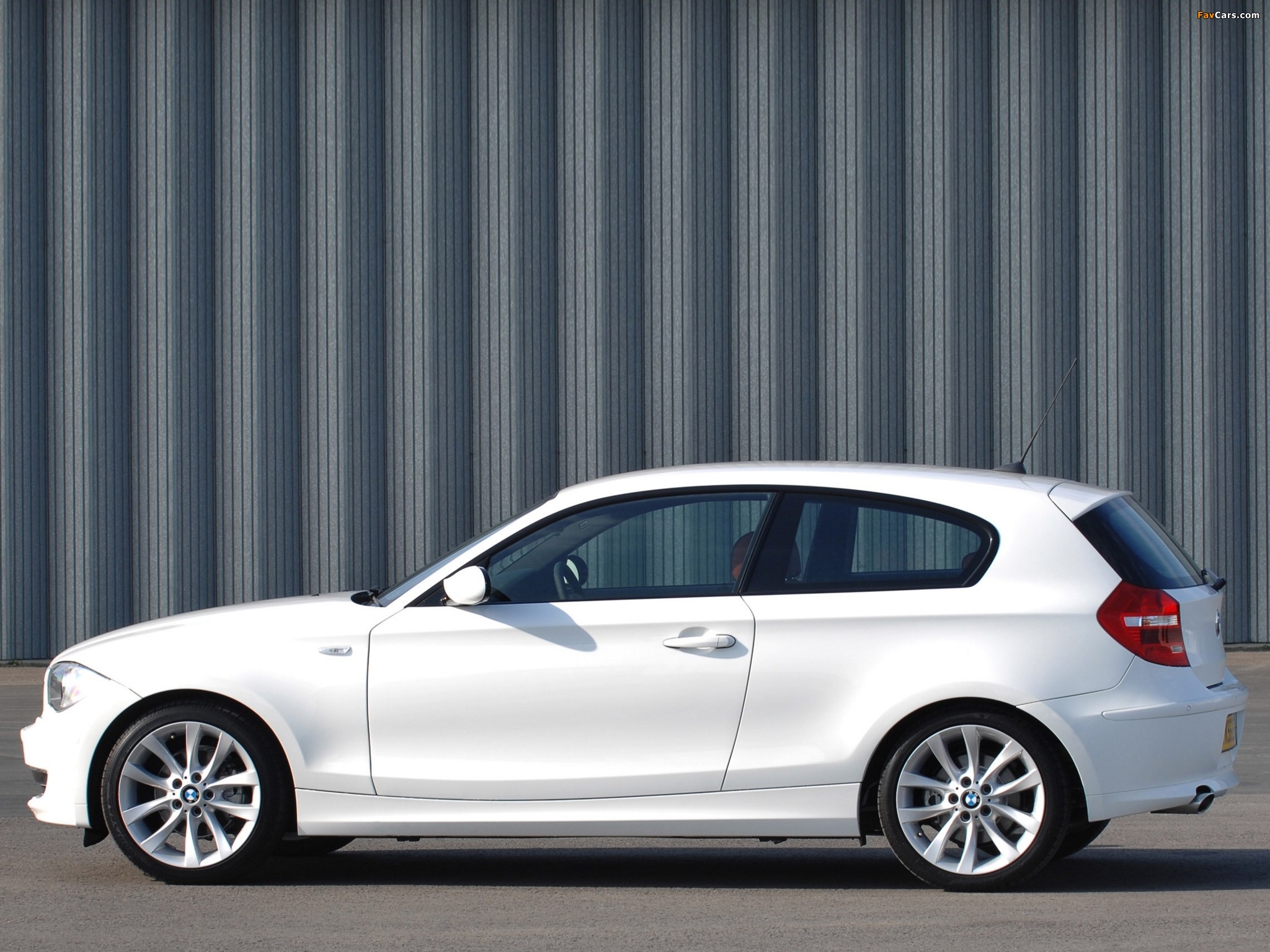 BMW 120d 3-door UK-spec (E81) 2008–11 wallpapers (2048 x 1536)