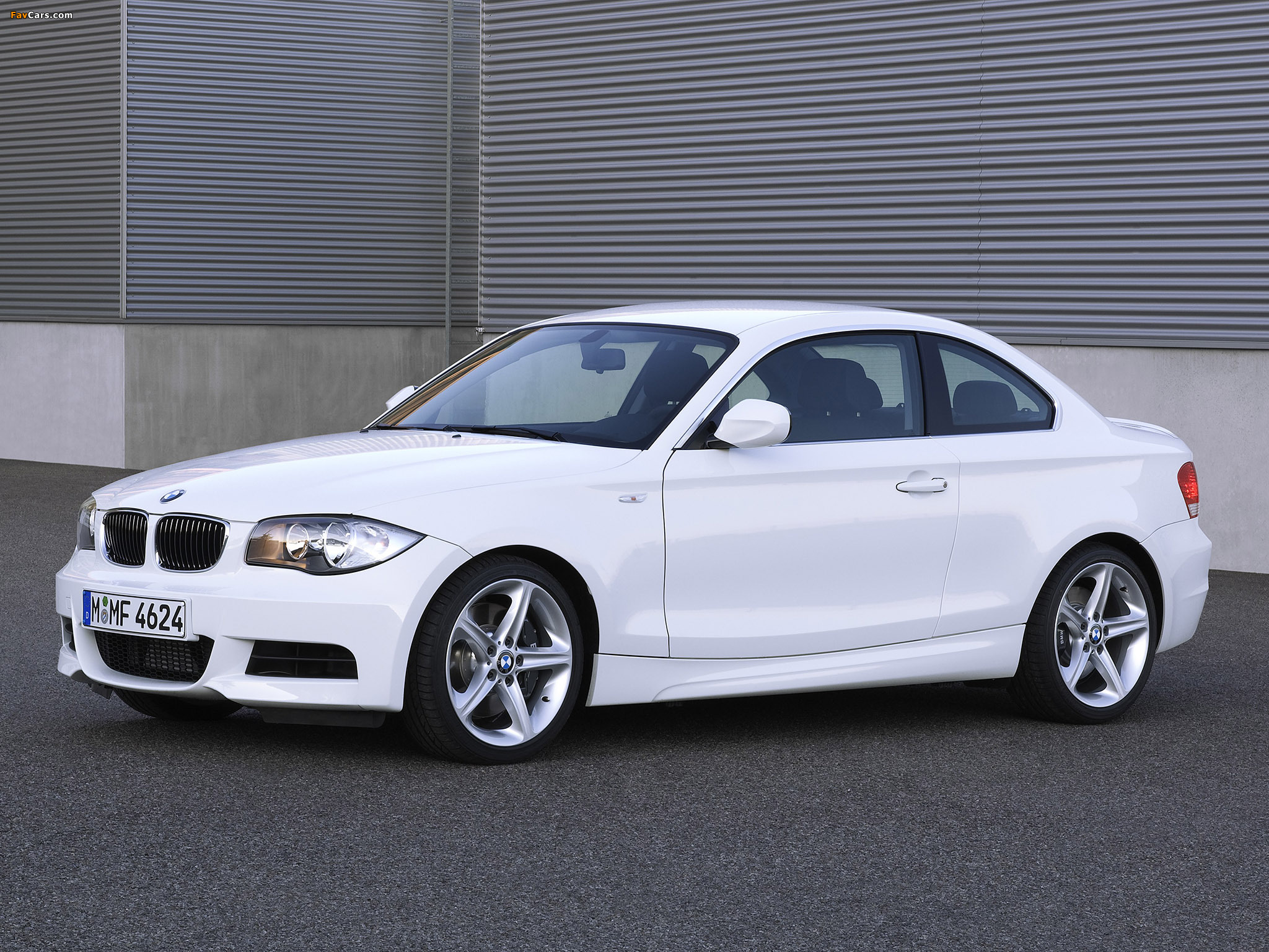 BMW 135i Coupe (E82) 2008–10 wallpapers (2048 x 1536)