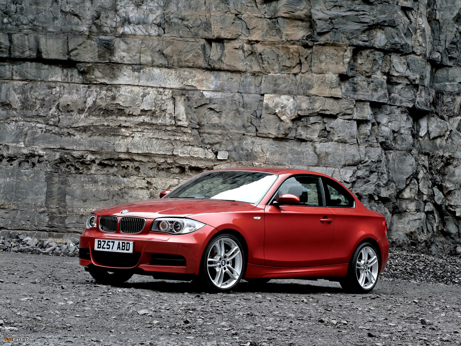 BMW 135i Coupe UK-spec (E82) 2008–10 wallpapers (1600 x 1200)