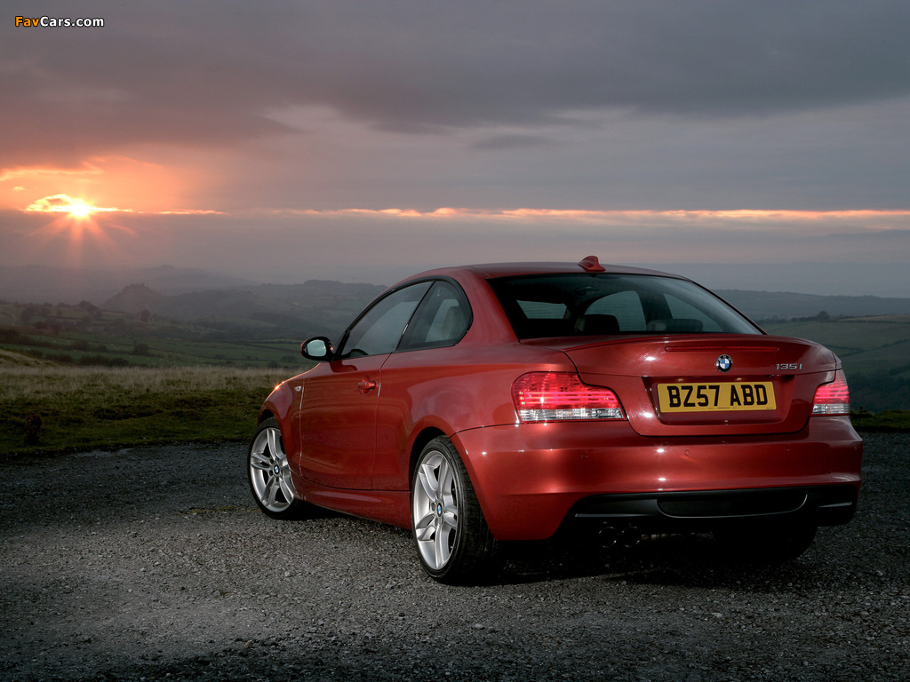 BMW 135i Coupe UK-spec (E82) 2008–10 wallpapers (1024 x 768)