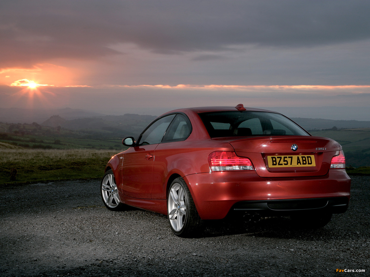 BMW 135i Coupe UK-spec (E82) 2008–10 wallpapers (1280 x 960)