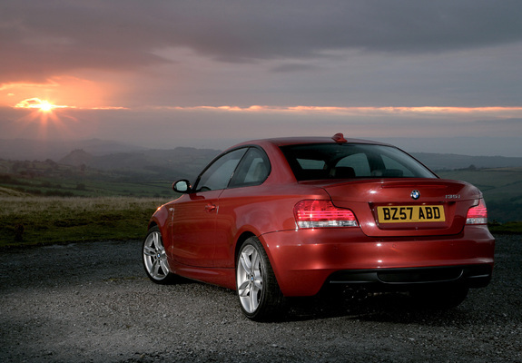 BMW 135i Coupe UK-spec (E82) 2008–10 wallpapers