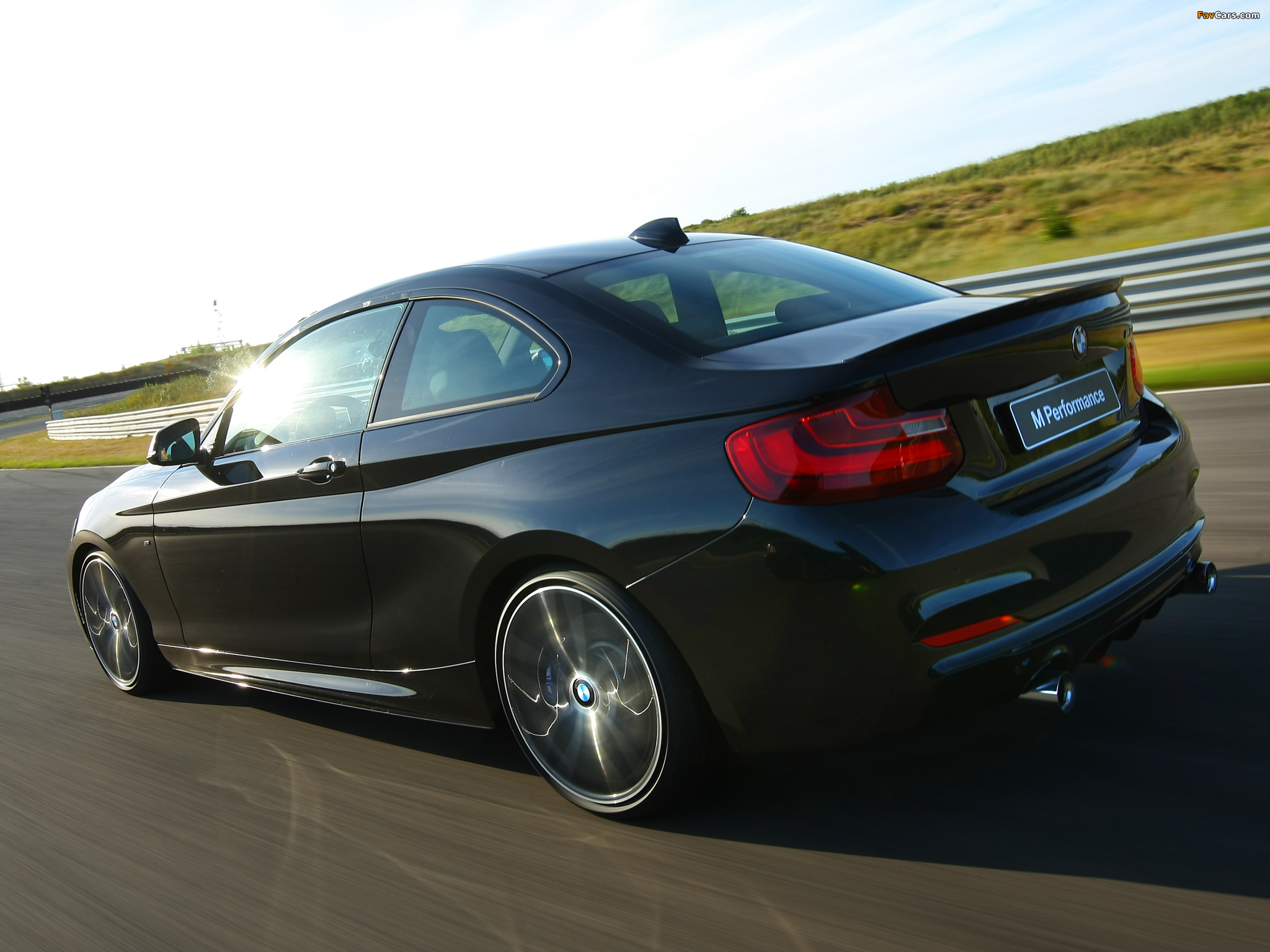 BMW M235i Coupé Track Edition (F22) 2014 images (2048 x 1536)
