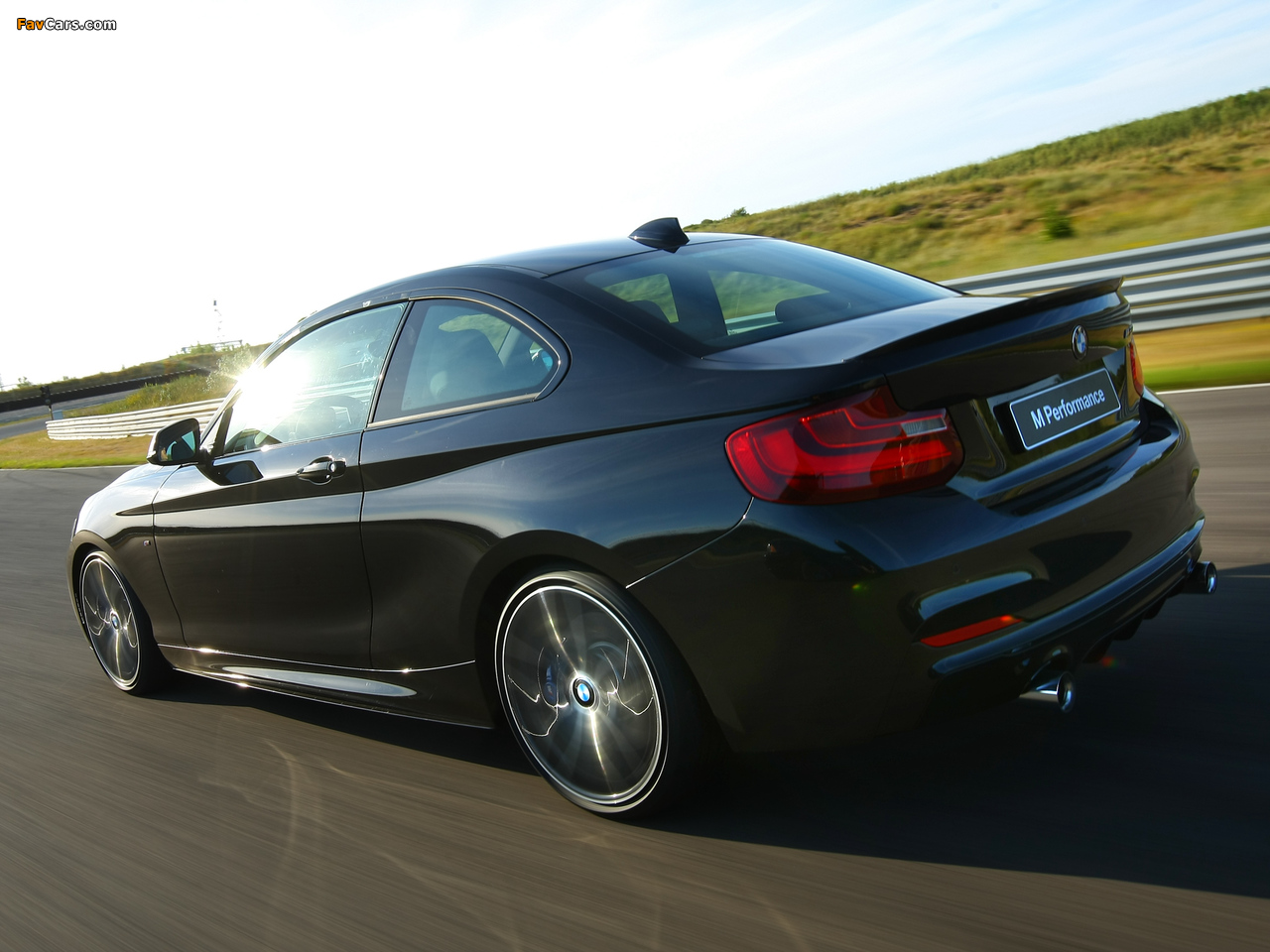 BMW M235i Coupé Track Edition (F22) 2014 images (1280 x 960)