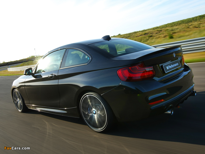 BMW M235i Coupé Track Edition (F22) 2014 images (800 x 600)