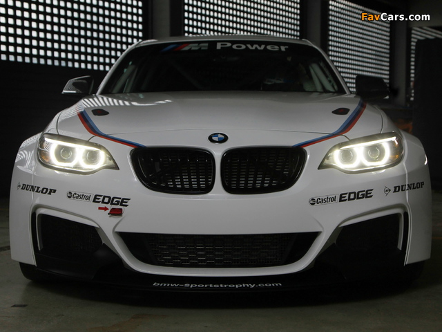 BMW M235i Racing (F22) 2014 images (640 x 480)