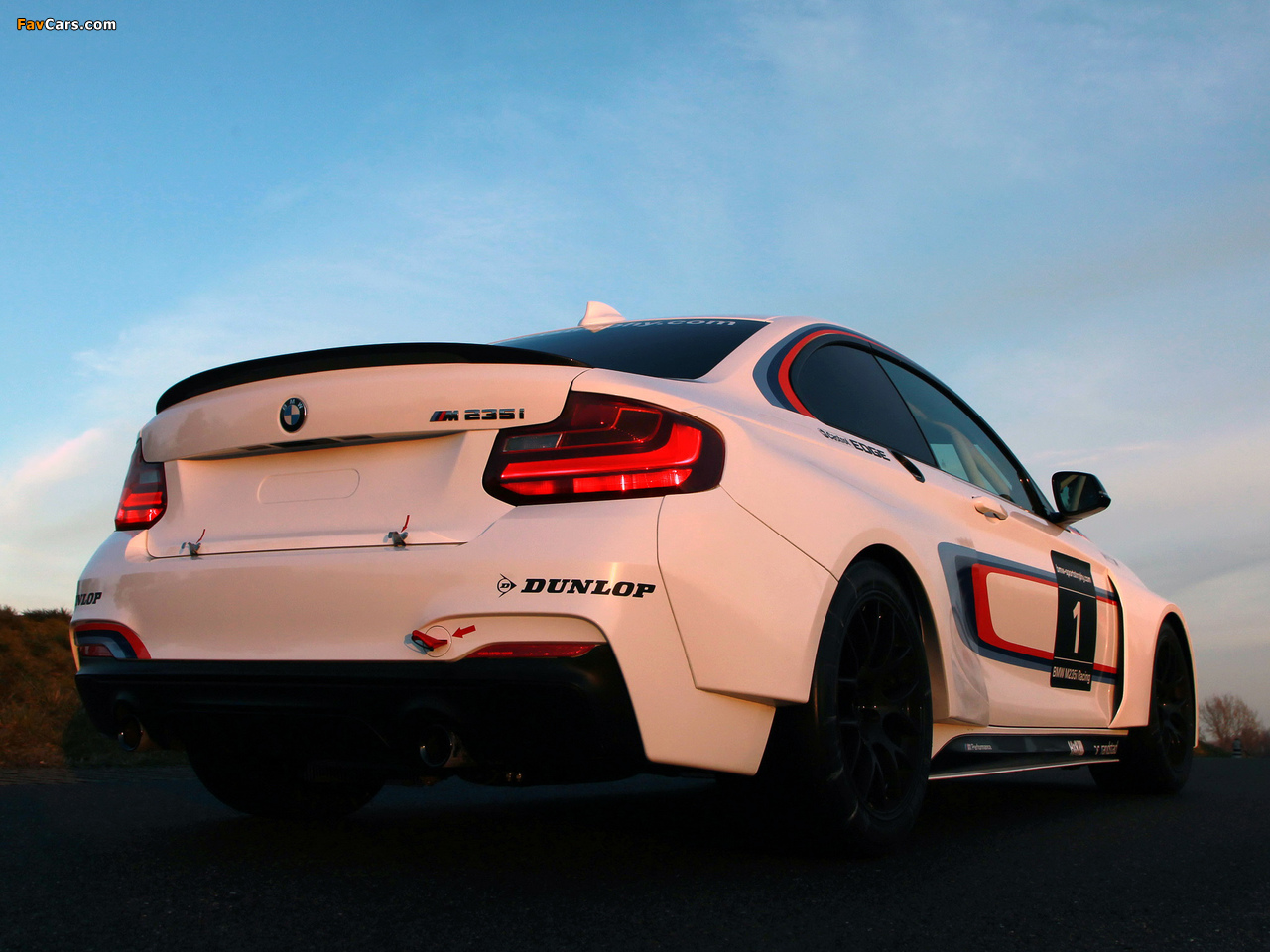 BMW M235i Racing (F22) 2014 images (1280 x 960)