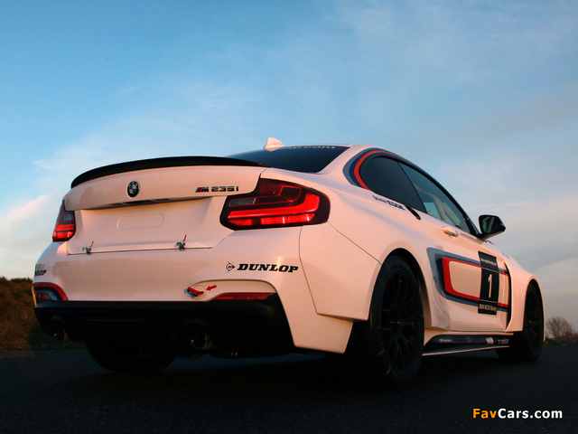 BMW M235i Racing (F22) 2014 images (640 x 480)