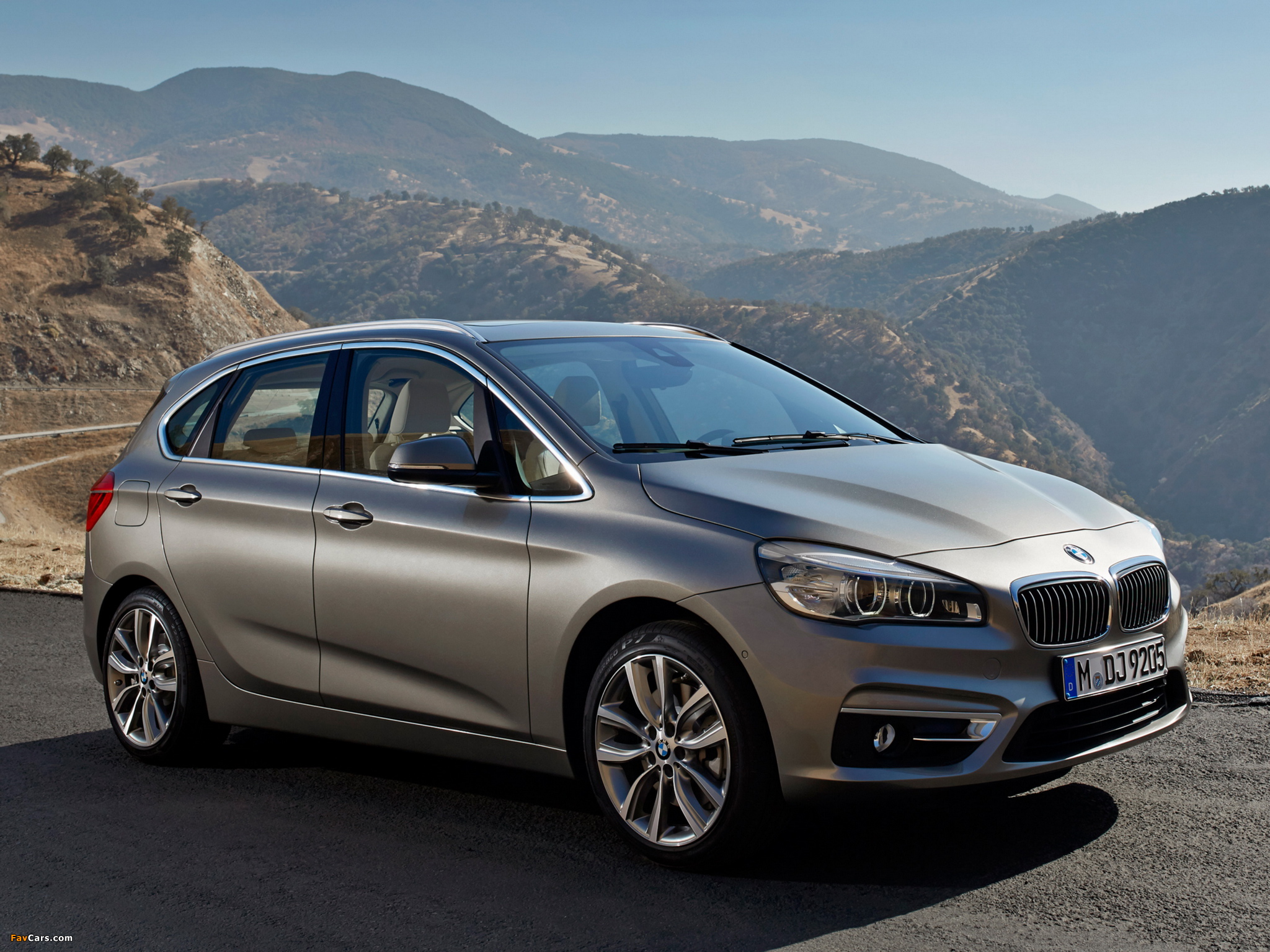 BMW 225i Active Tourer Luxury Line (F45) 2014 photos (2048 x 1536)