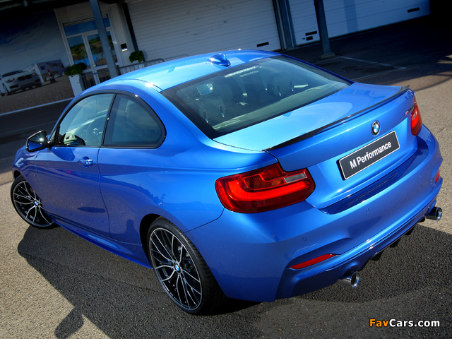 BMW M235i Coupé Track Edition (F22) 2014 photos (640 x 480)