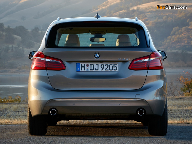 BMW 225i Active Tourer Luxury Line (F45) 2014 pictures (640 x 480)