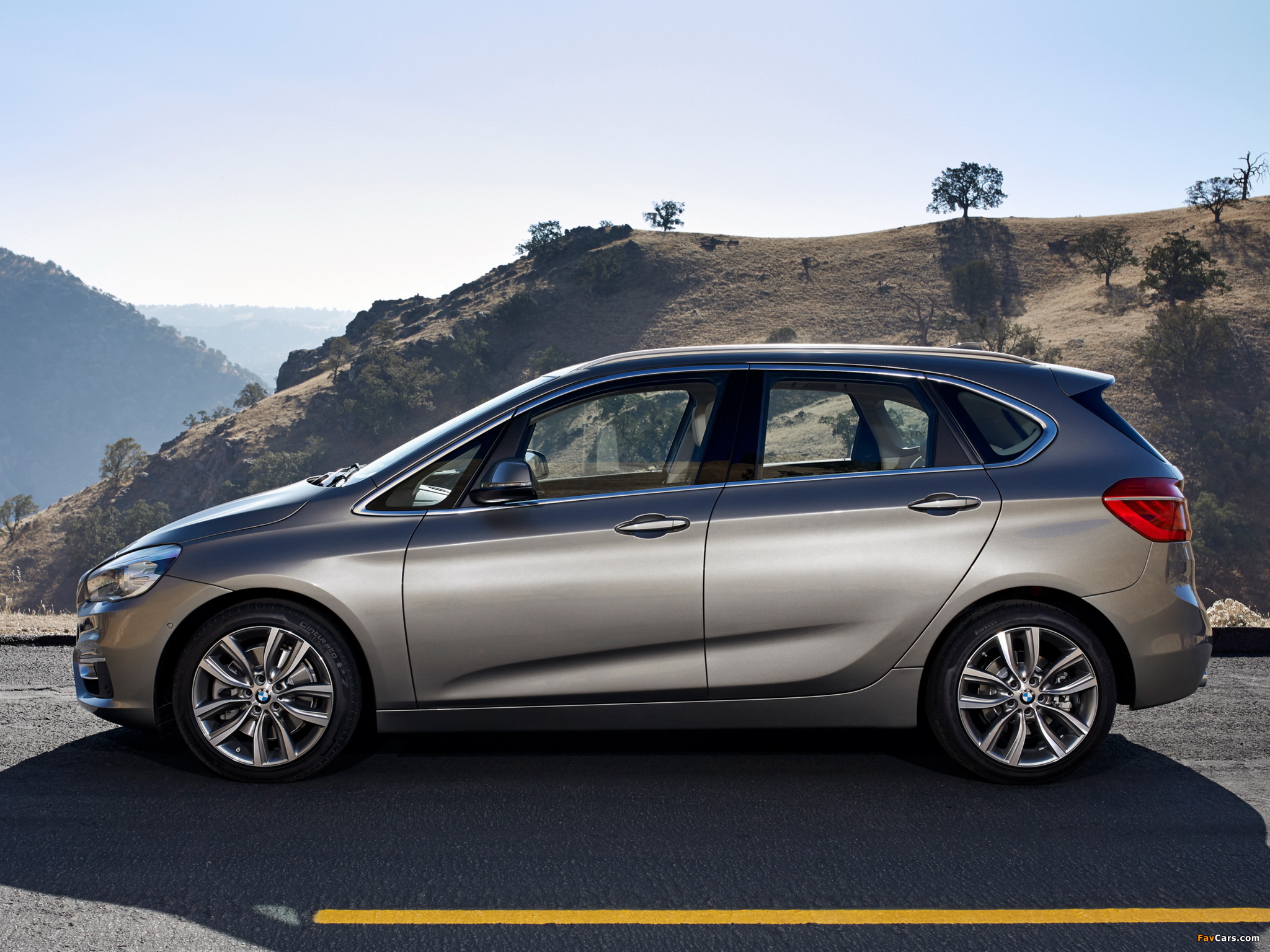 BMW 225i Active Tourer Luxury Line (F45) 2014 wallpapers (2048 x 1536)