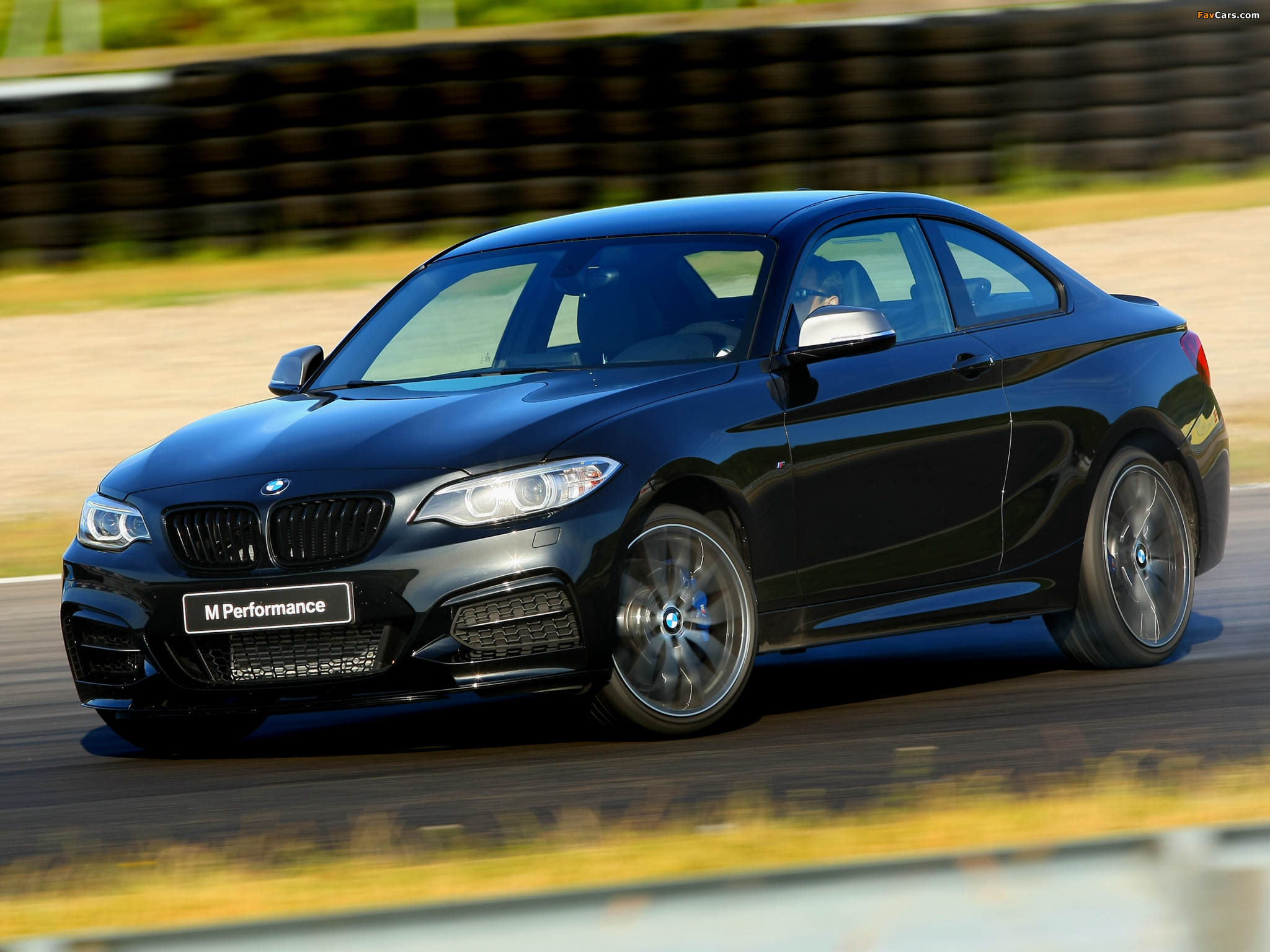 BMW M235i Coupé Track Edition (F22) 2014 wallpapers (2048 x 1536)