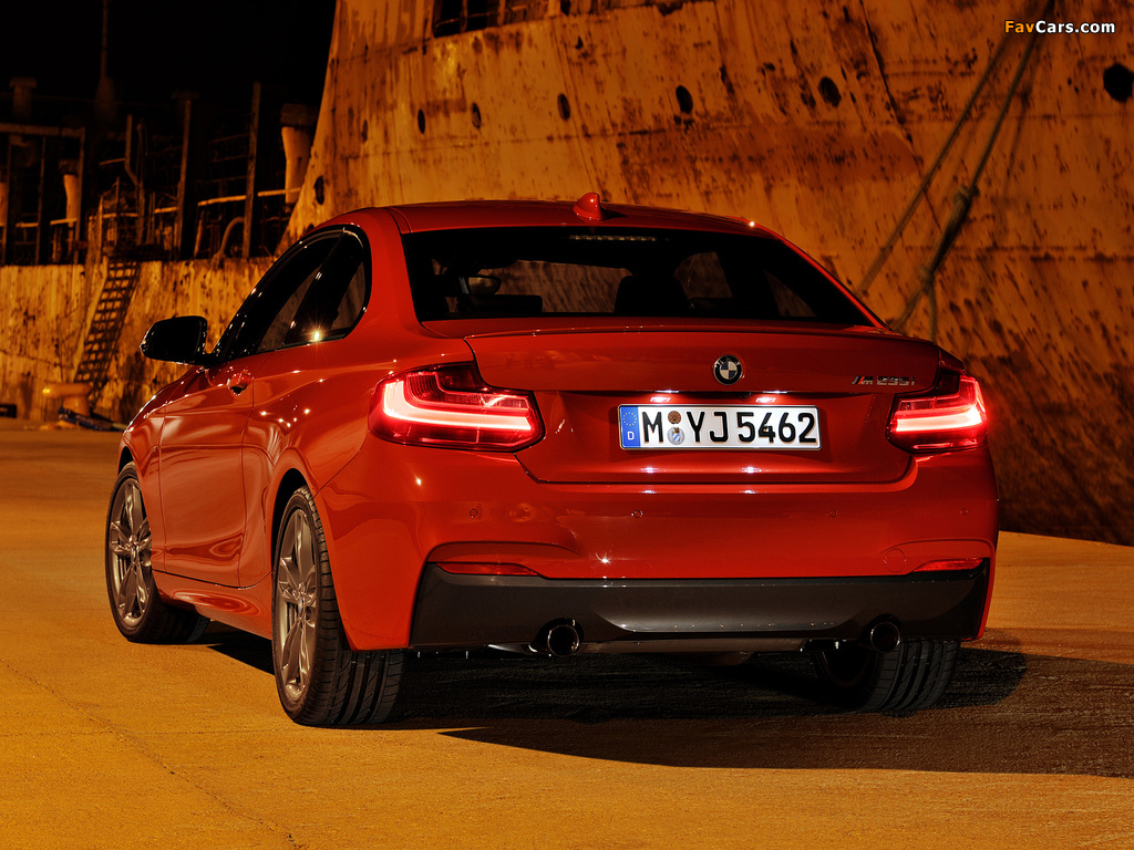BMW M235i Coupé (F22) 2014 wallpapers (1024 x 768)