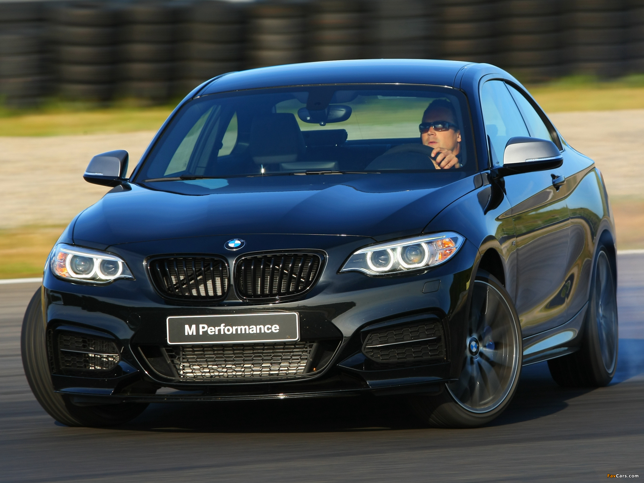 Images of BMW M235i Coupé Track Edition (F22) 2014 (2048 x 1536)