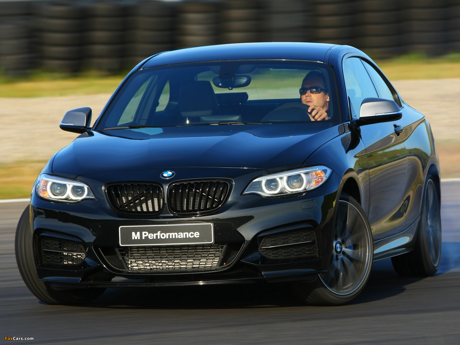 Images of BMW M235i Coupé Track Edition (F22) 2014 (1600 x 1200)