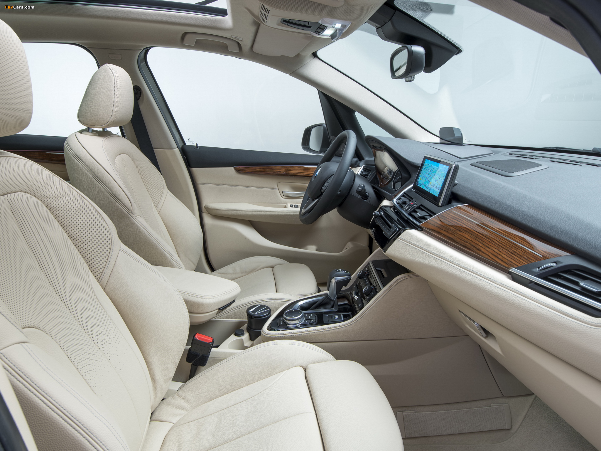 Images of BMW 225i Active Tourer Luxury Line (F45) 2014 (2048 x 1536)