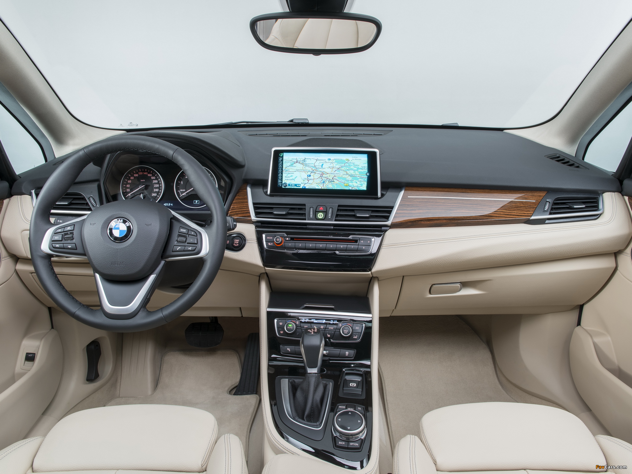 Images of BMW 225i Active Tourer Luxury Line (F45) 2014 (2048 x 1536)