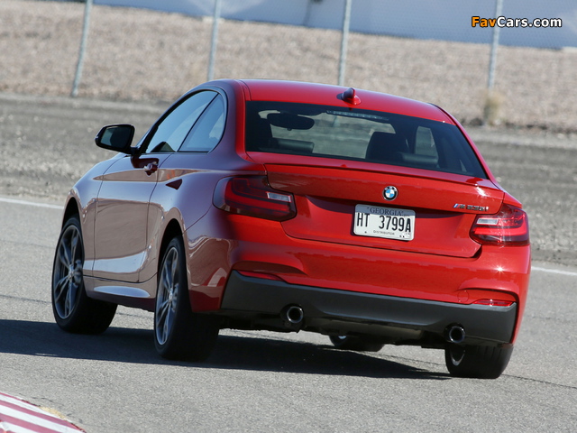 Images of BMW M235i Coupé US-spec (F22) 2014 (640 x 480)