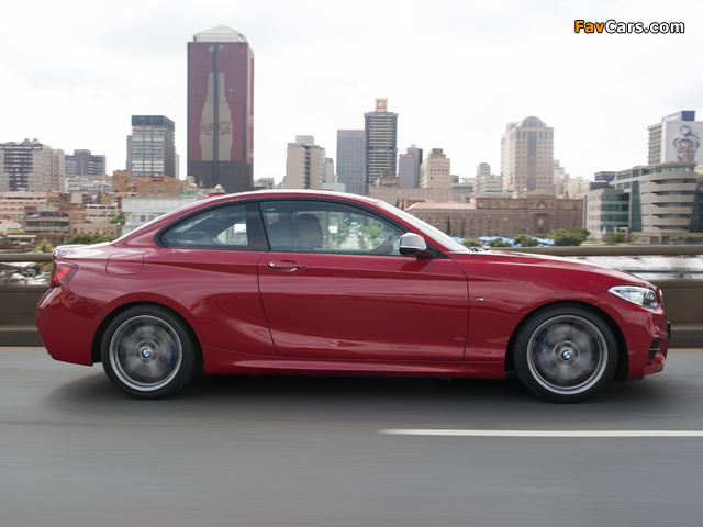 Images of BMW M235i Coupé ZA-spec (F22) 2014 (640 x 480)