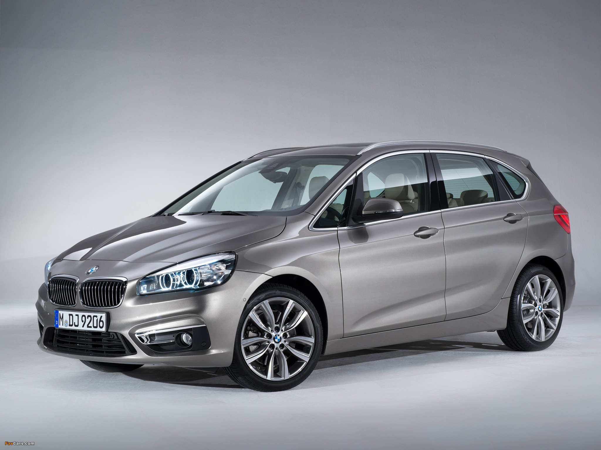 Photos of BMW 225i Active Tourer Luxury Line (F45) 2014 (2048 x 1536)