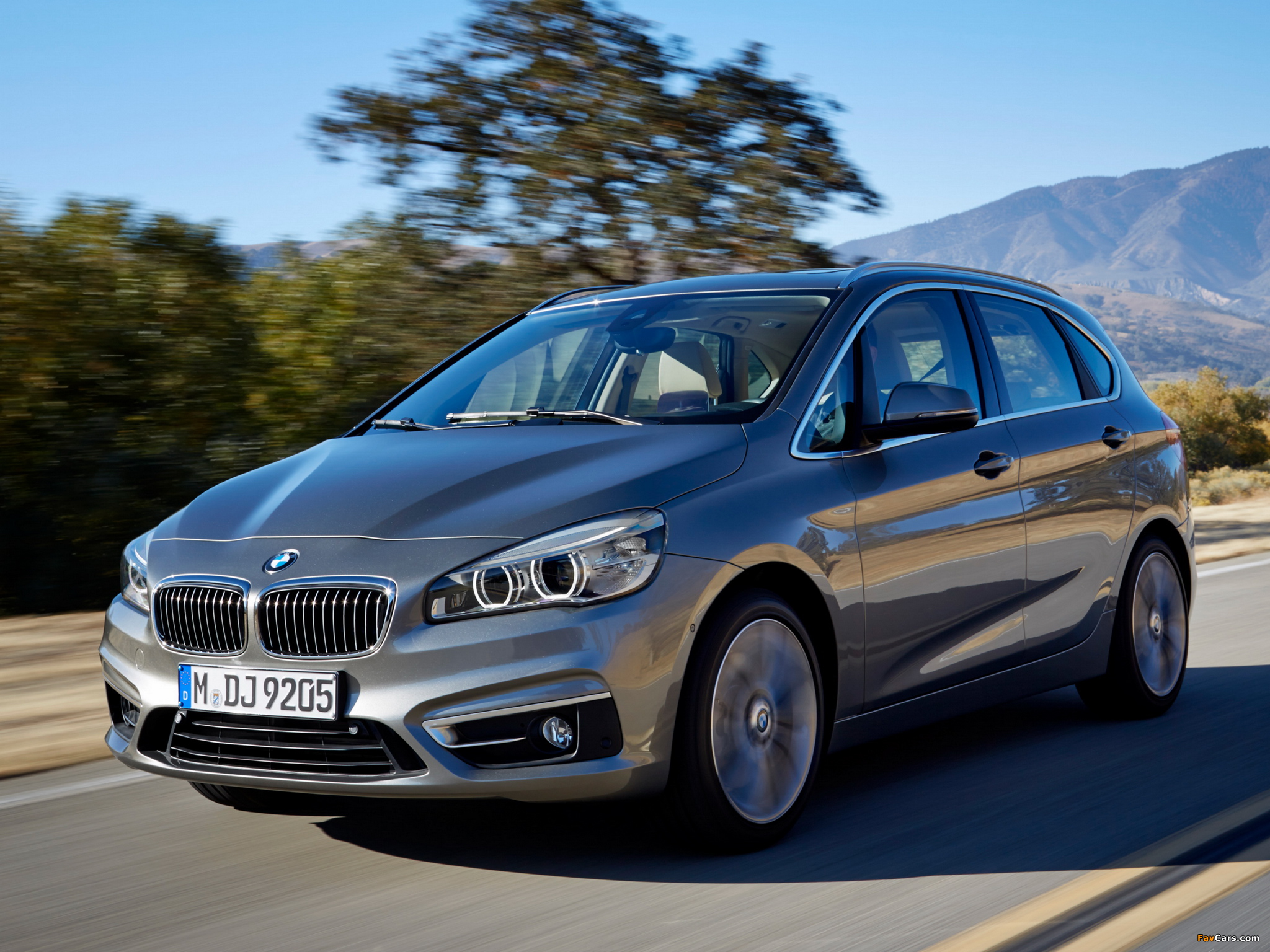 Photos of BMW 225i Active Tourer Luxury Line (F45) 2014 (2048 x 1536)