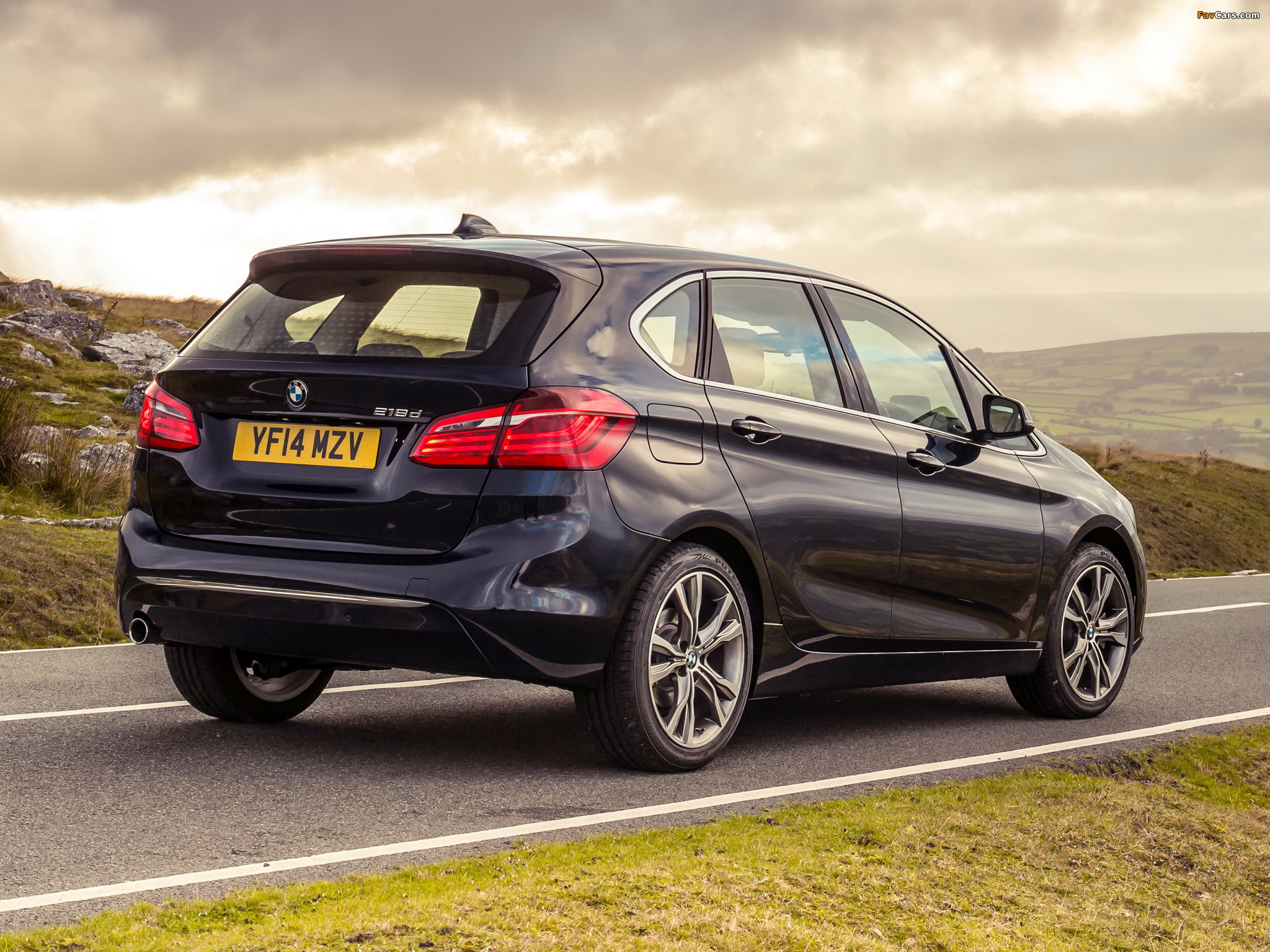 Pictures of BMW 218d Active Tourer Luxury Line UK-spec (F45) 2014 (2048 x 1536)