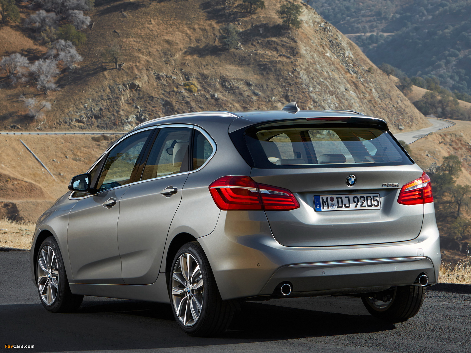 Pictures of BMW 225i Active Tourer Luxury Line (F45) 2014 (1600 x 1200)