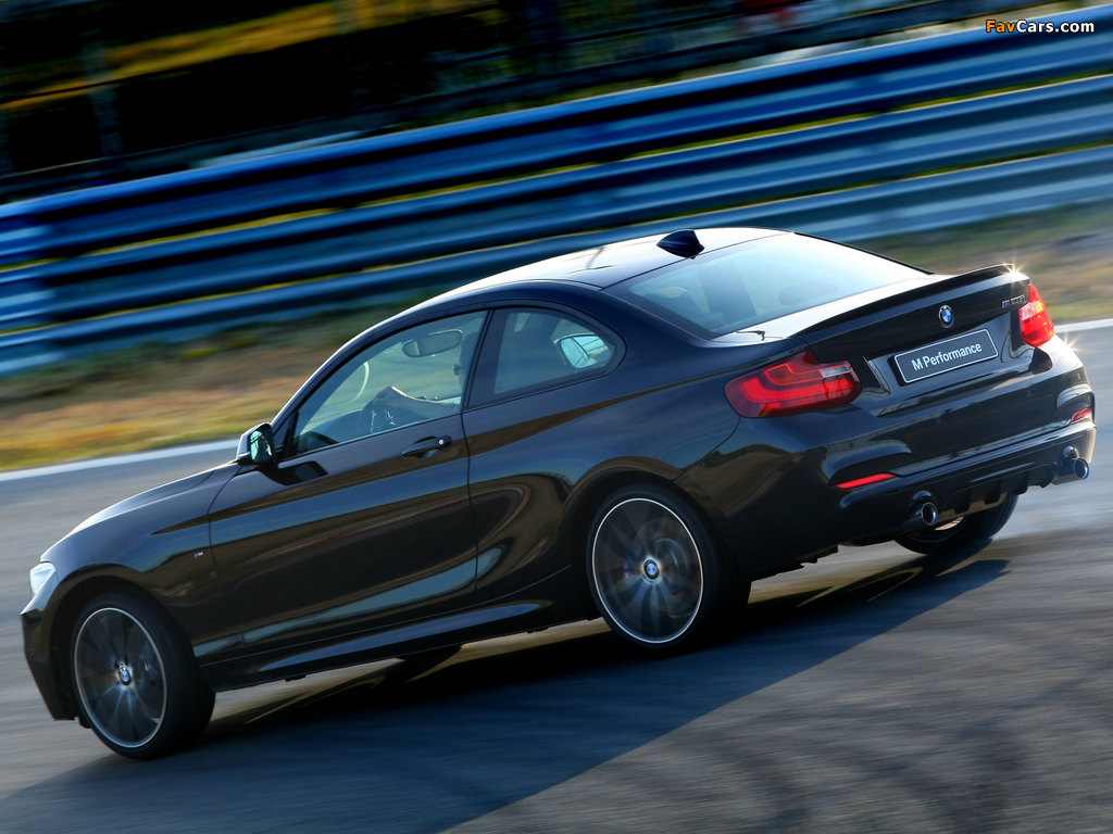 BMW M235i Coupé Track Edition (F22) 2014 wallpapers (1024 x 768)