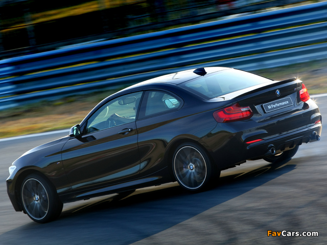 BMW M235i Coupé Track Edition (F22) 2014 wallpapers (640 x 480)