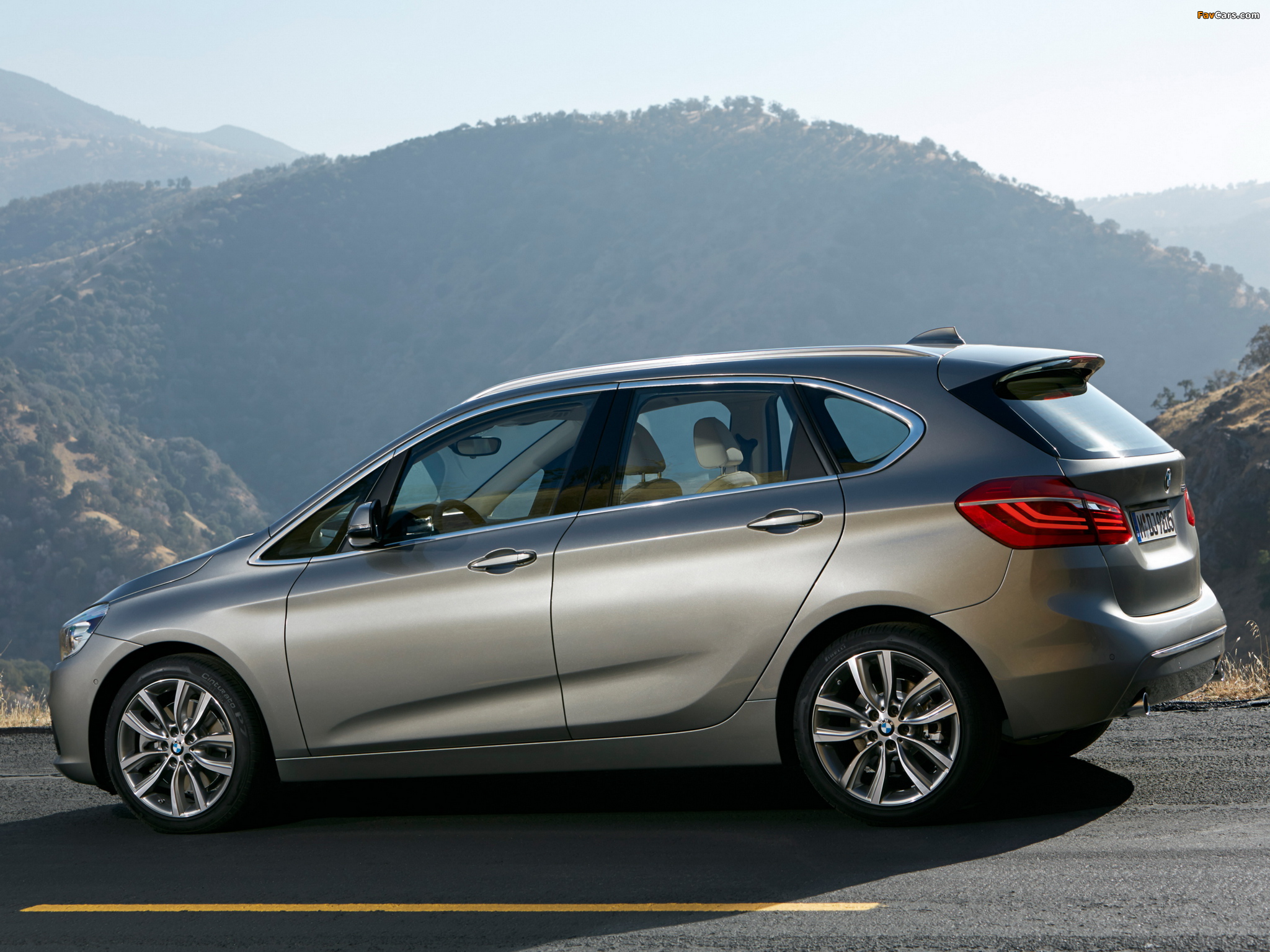 BMW 225i Active Tourer Luxury Line (F45) 2014 wallpapers (2048 x 1536)