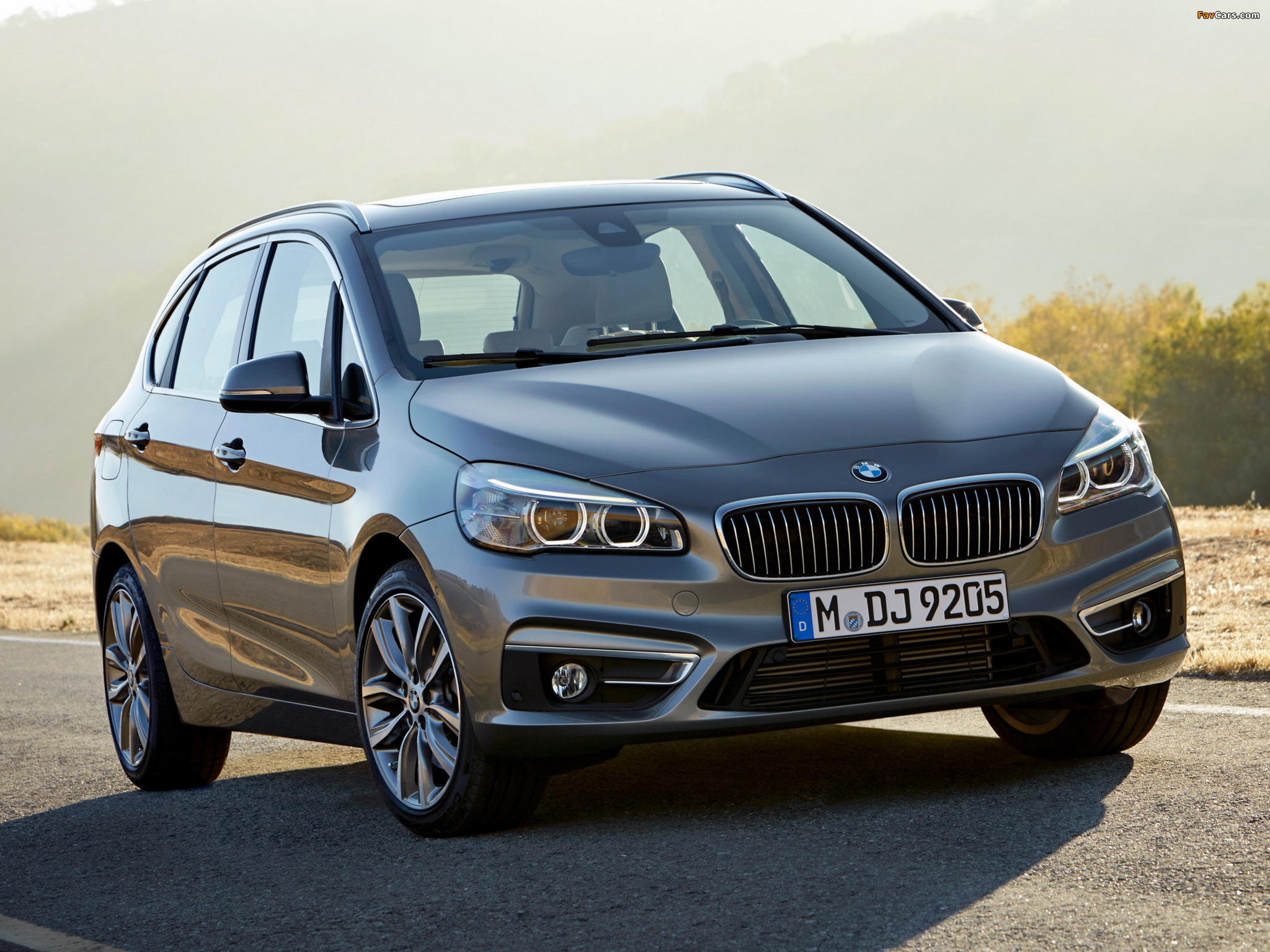 BMW 225i Active Tourer Luxury Line (F45) 2014 wallpapers (2048 x 1536)