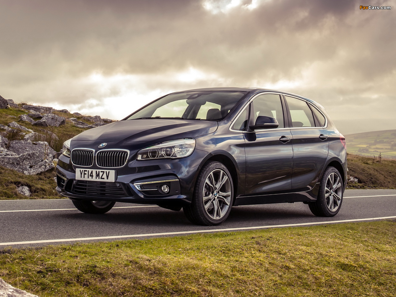 BMW 218d Active Tourer Luxury Line UK-spec (F45) 2014 wallpapers (1280 x 960)