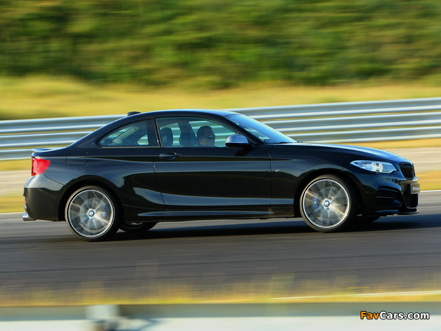 BMW M235i Coupé Track Edition (F22) 2014 wallpapers (640 x 480)